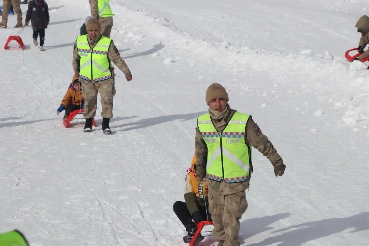 Zigana’da vefa programı: Jandarma şehit ailelerini ve gazileri misafir etti 19
