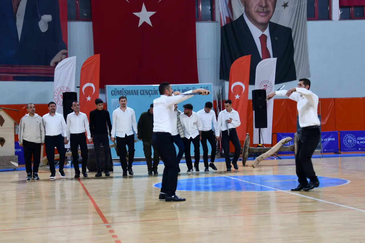 Gümüşhane'de kültürel mirasın kalbi Aydın Doğan Spor Salonu'nda attı 21