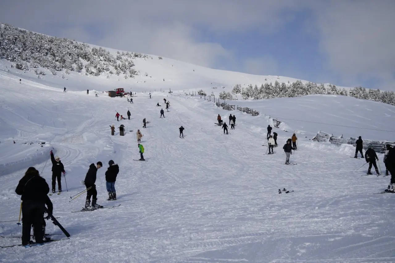 Karnesini Alan Oraya Akın Etti! Zigana Dağı’nda İğne Atsan Yere Düşmüyor 1