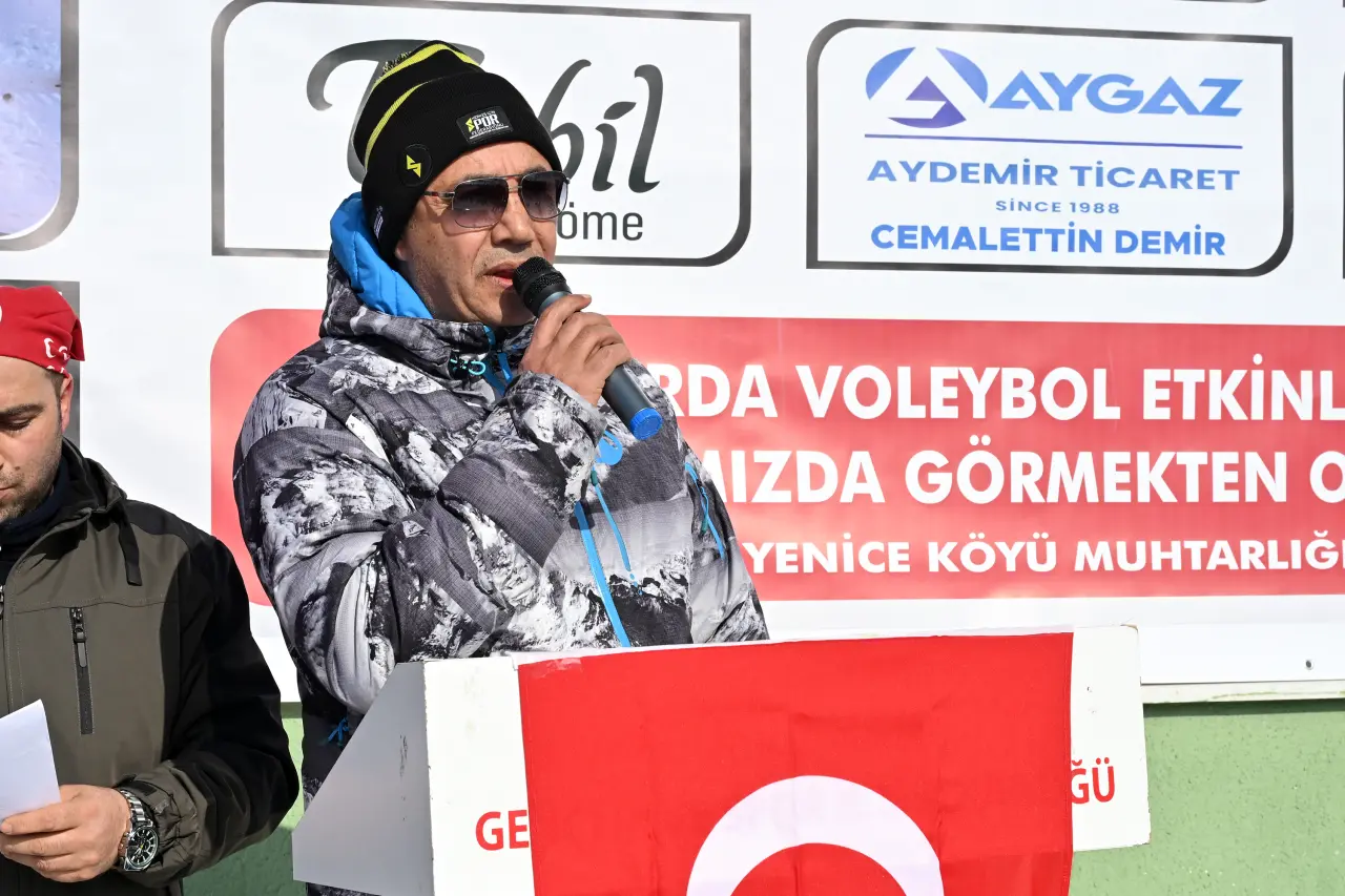 Gümüşhane’de 33. Kar Voleybolu Şenliği, Milli Futbolcu Ahmet Çalık Anısına Düzenlendi 41