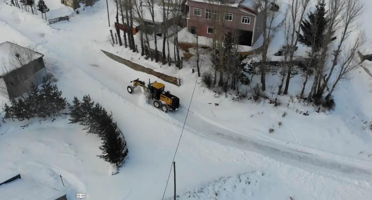 Gümüşhane İl Özel İdaresi'nden Köy Yollarında Kesintisiz Kar Mesaisi 8