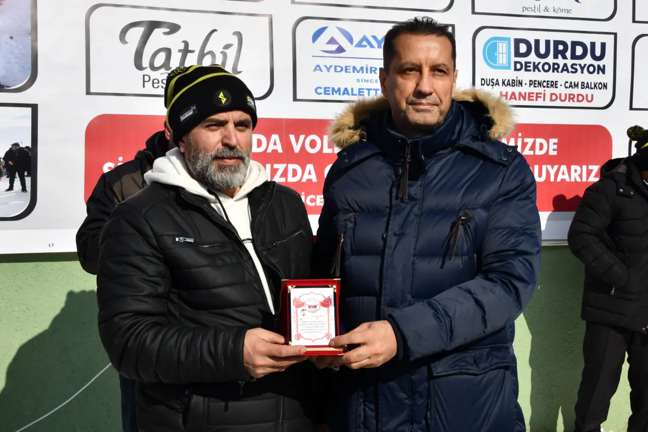 Gümüşhane’de 33. Kar Voleybolu Şenliği, Milli Futbolcu Ahmet Çalık Anısına Düzenlendi 30