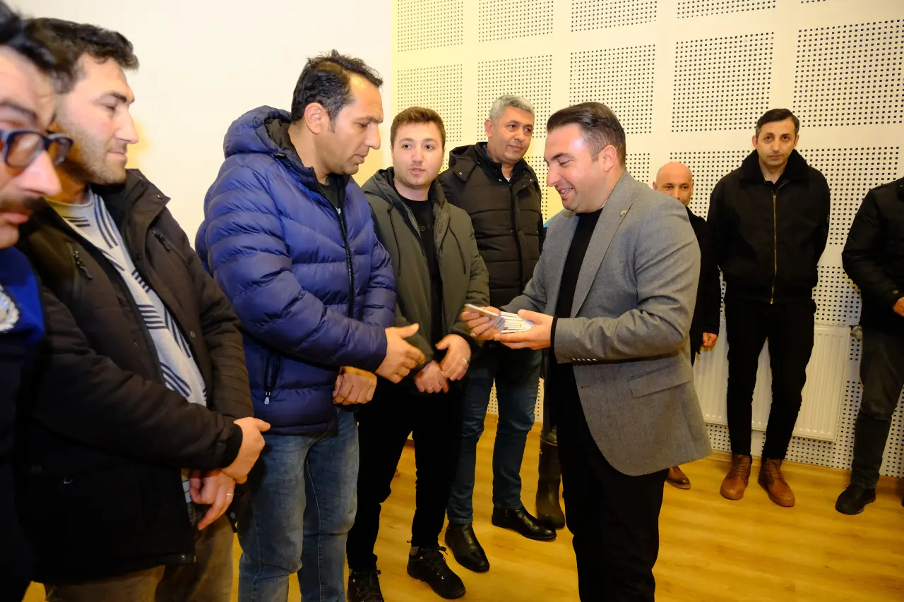 Başkan Kara kesenin ağzını açtı! Bir maaş ikramiye ve alışveriş çeki... 4