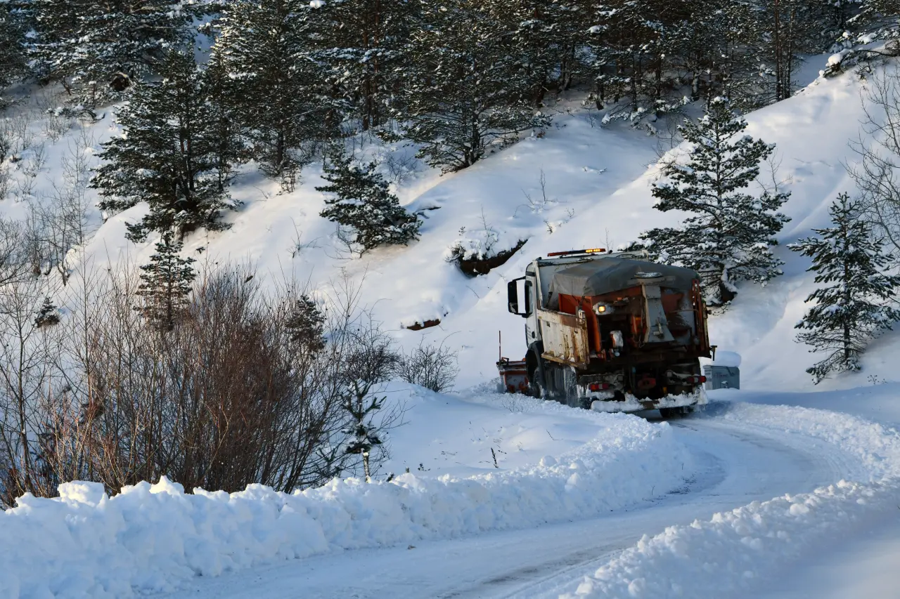 Vali Aydın Baruş kar mücadelesini 1800 metre rakımda inceledi 7