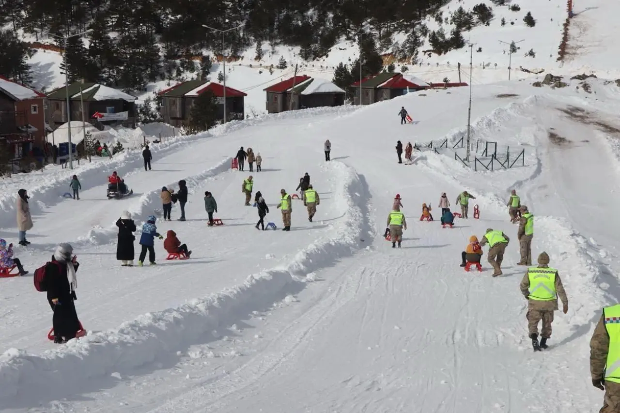 Zigana’da vefa programı: Jandarma şehit ailelerini ve gazileri misafir etti 15