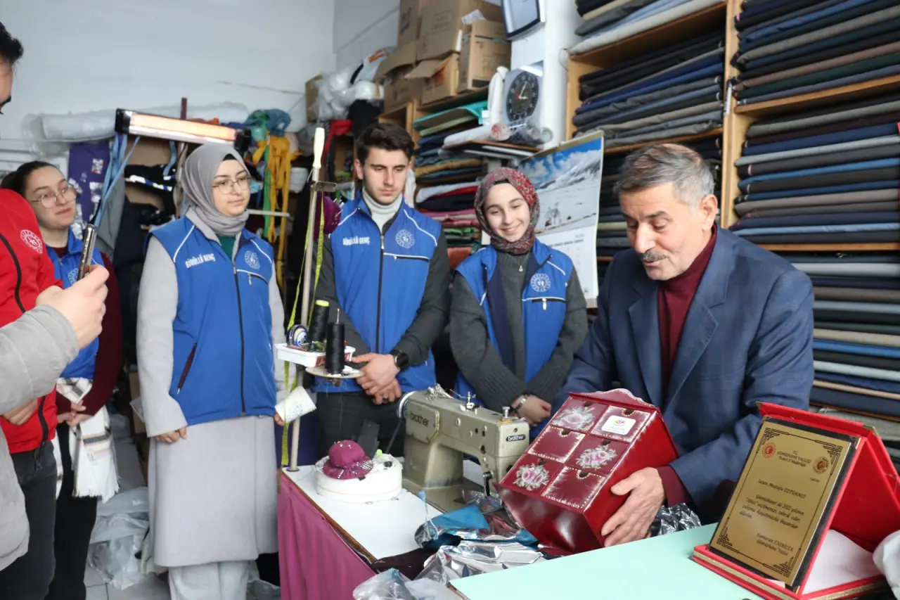 Gümüşhane Gençlik Merkezi’nden yarım asırlık zanaatkâra vefa ziyareti 2