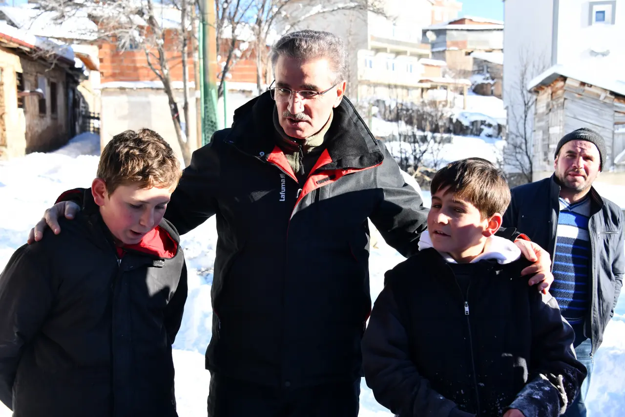 Vali Aydın Baruş kar mücadelesini 1800 metre rakımda inceledi 11