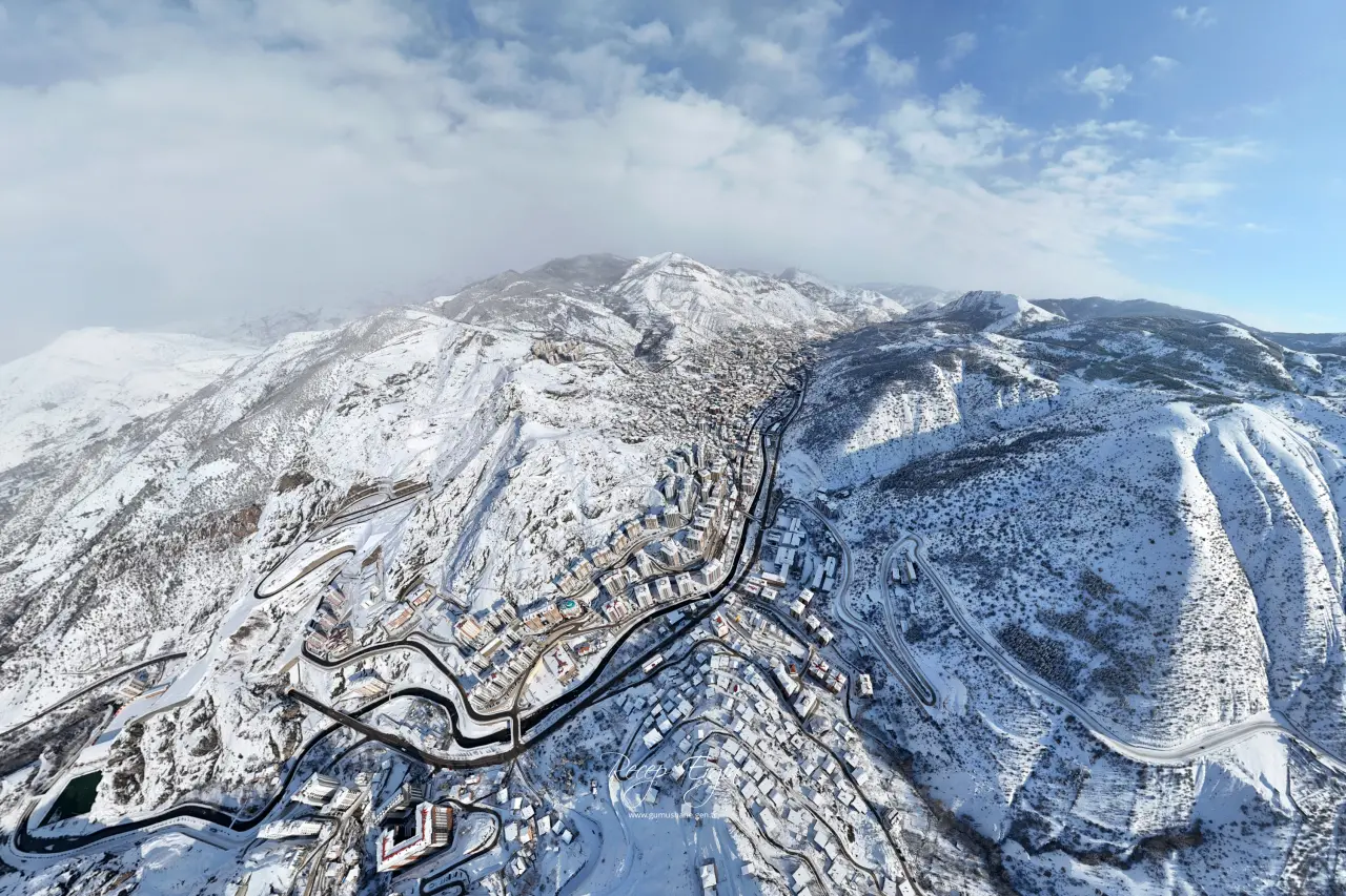 Gümüşhane’de Kar Yağışı Görsel Şölene Dönüştü: Zirveler ve Tarih Beyaza Büründü 2