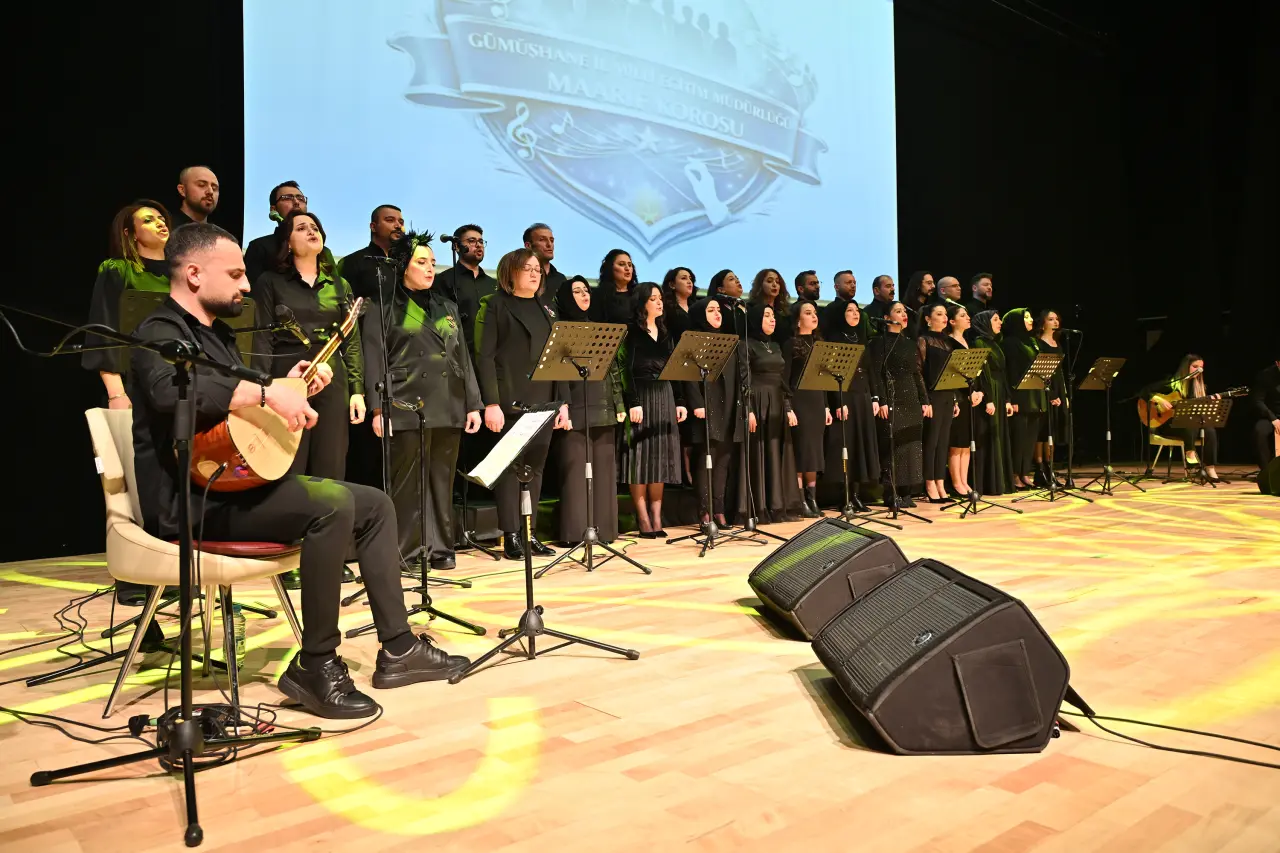 Gümüşhane’de sahne öğretmenlerin! Maarif Korosu’ndan unutulmaz sanat gecesi 21