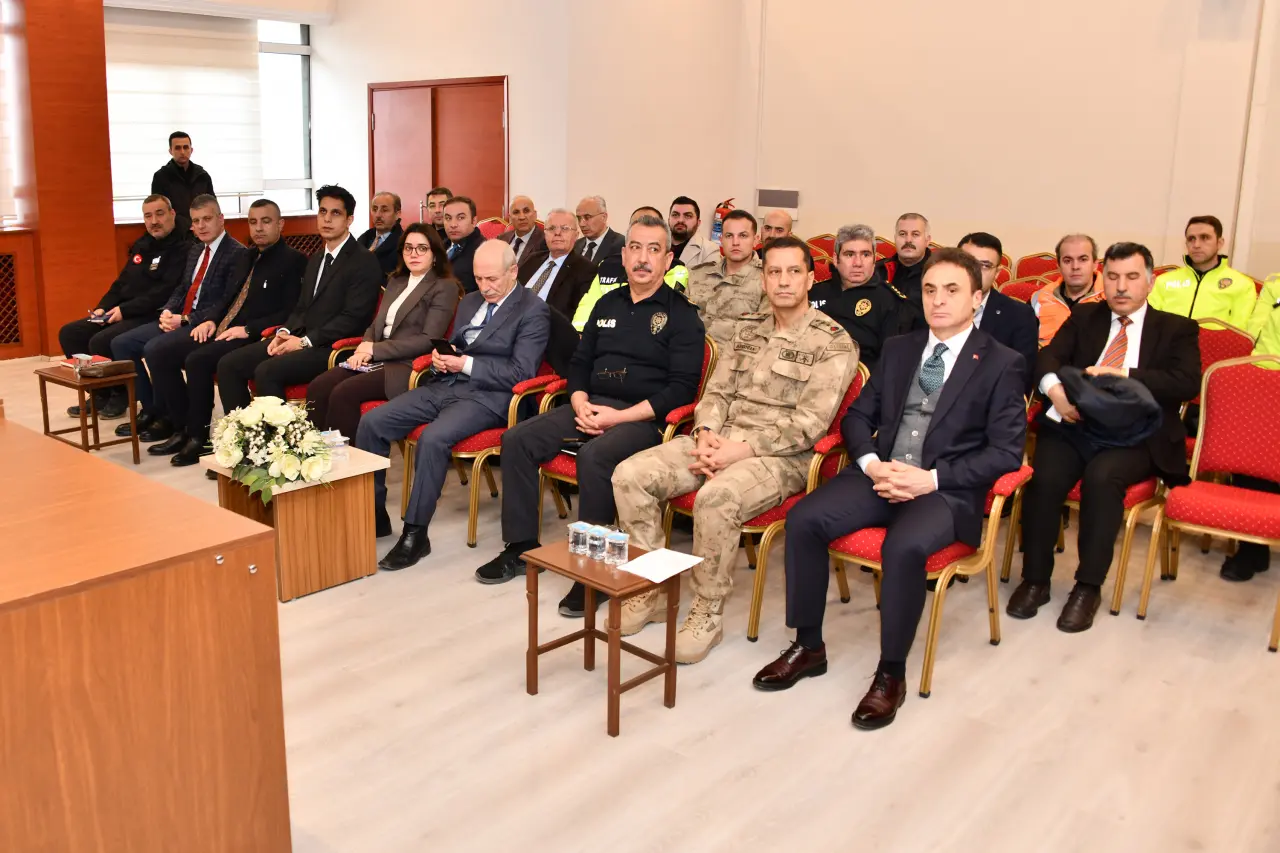 Gümüşhane'de Karayolu Trafik Güvenliği Stratejisi İl Yürütme Kurulu Toplantısı yapıldı 1