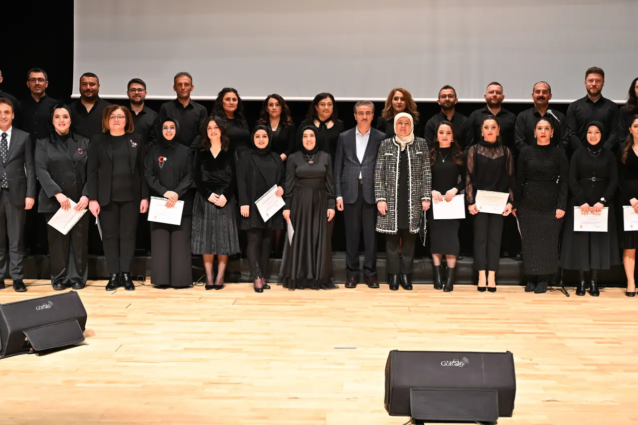 Gümüşhane’de sahne öğretmenlerin! Maarif Korosu’ndan unutulmaz sanat gecesi 51