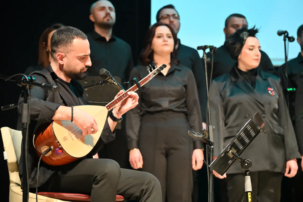 Gümüşhane’de sahne öğretmenlerin! Maarif Korosu’ndan unutulmaz sanat gecesi 24