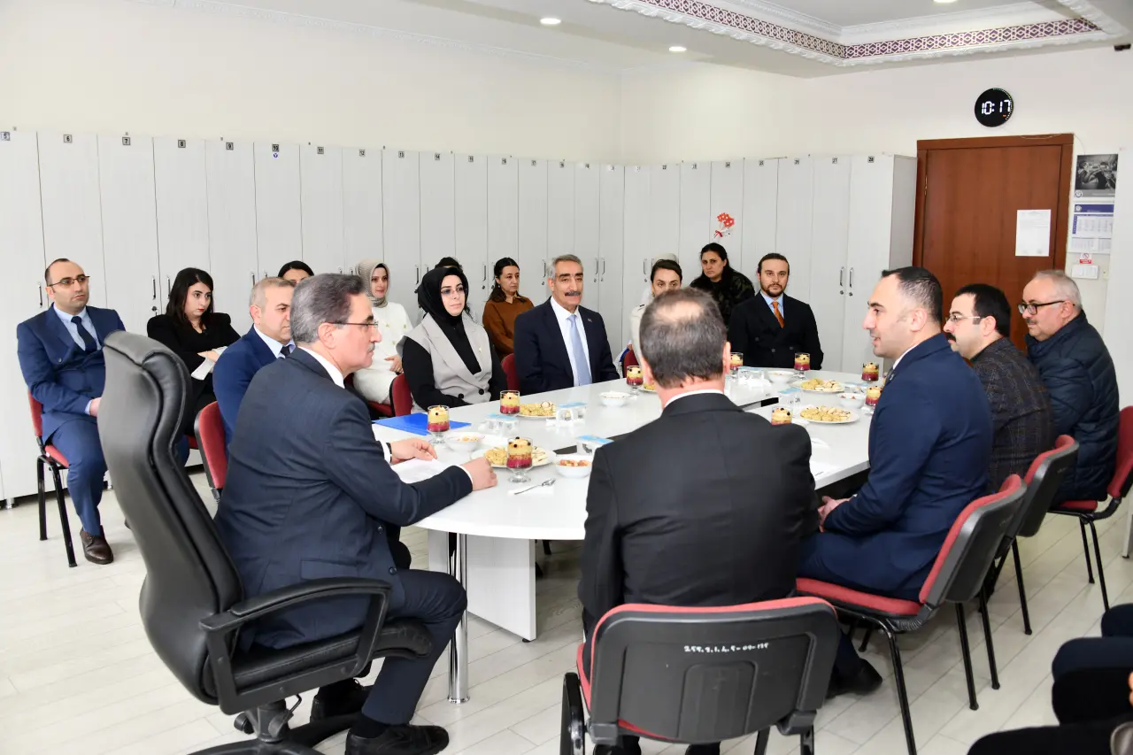Vali Baruş’tan Hayme Ana Mesleki ve Teknik Anadolu Lisesi’ne Ziyaret 5
