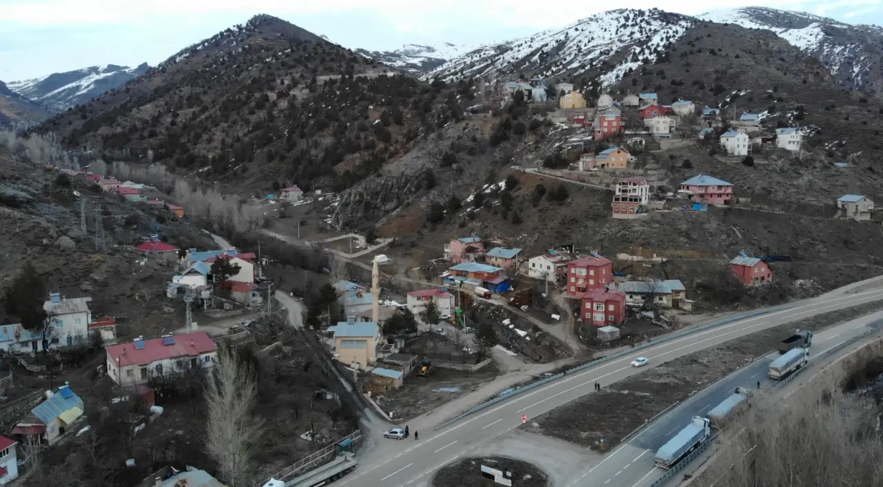 Bu köyden geçerken aracınızı durdururlarsa şaşırmayın! Sebebi takdir topluyor 10