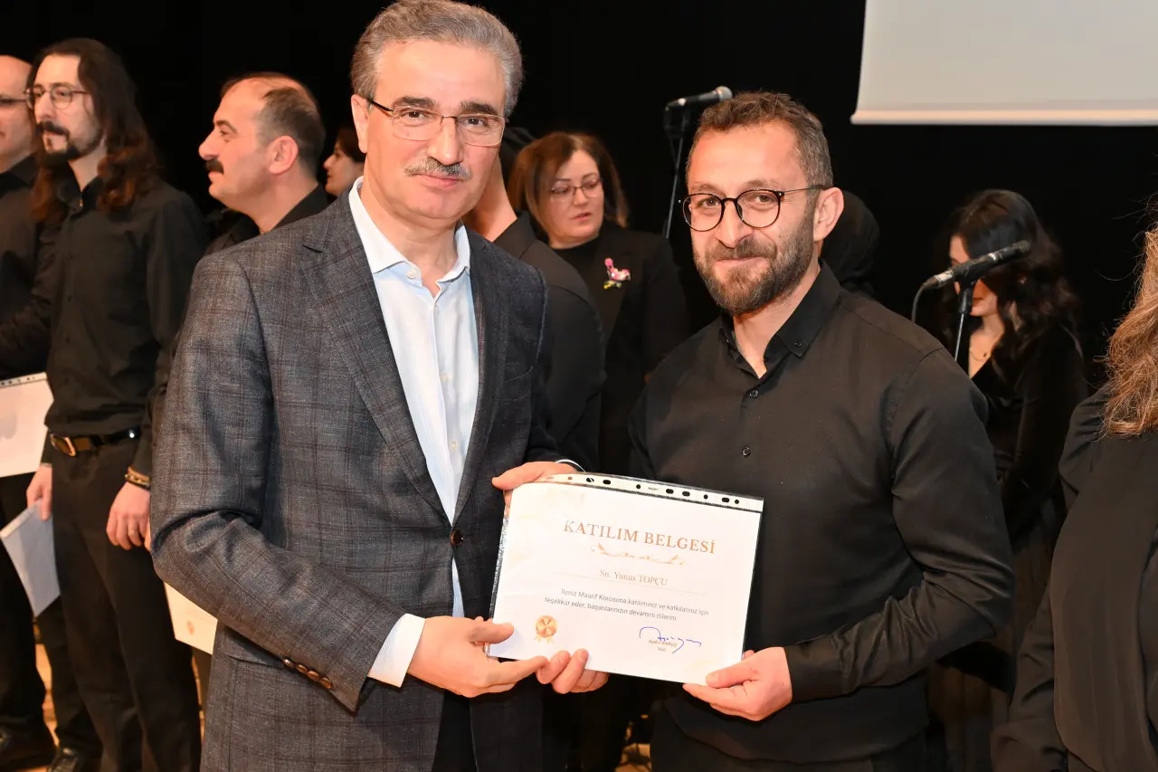 Gümüşhane’de sahne öğretmenlerin! Maarif Korosu’ndan unutulmaz sanat gecesi 36