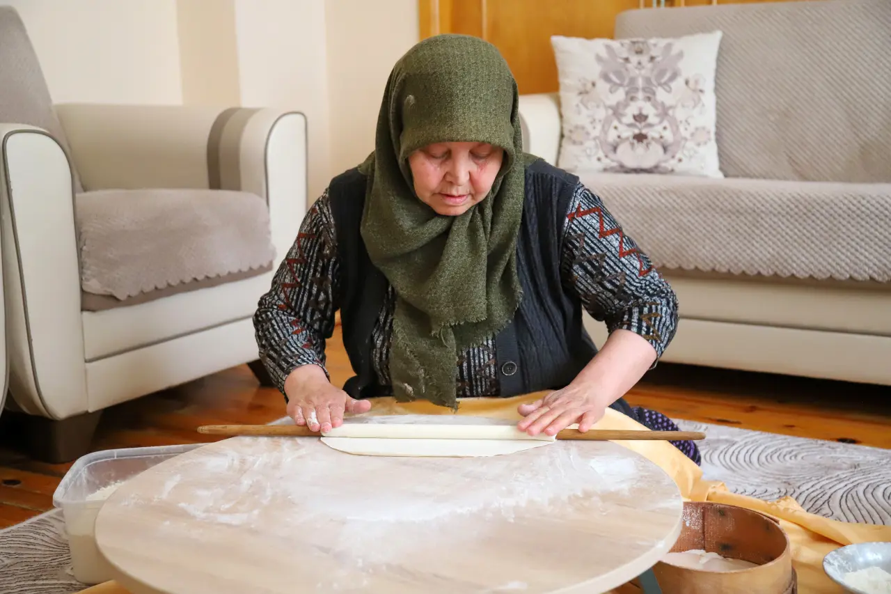 Ramazan sofralarının vazgeçilmezi Gümüşhane Sironu için imece mesaisi 4