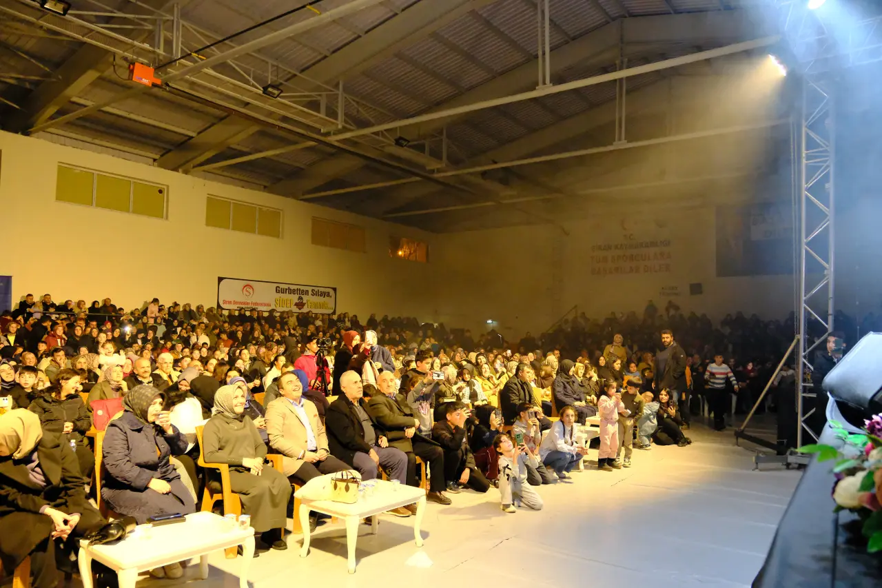 Şiran’da salonlar dar geldi! Binlerce kişi Fadıl Aydın programına katıldı 3