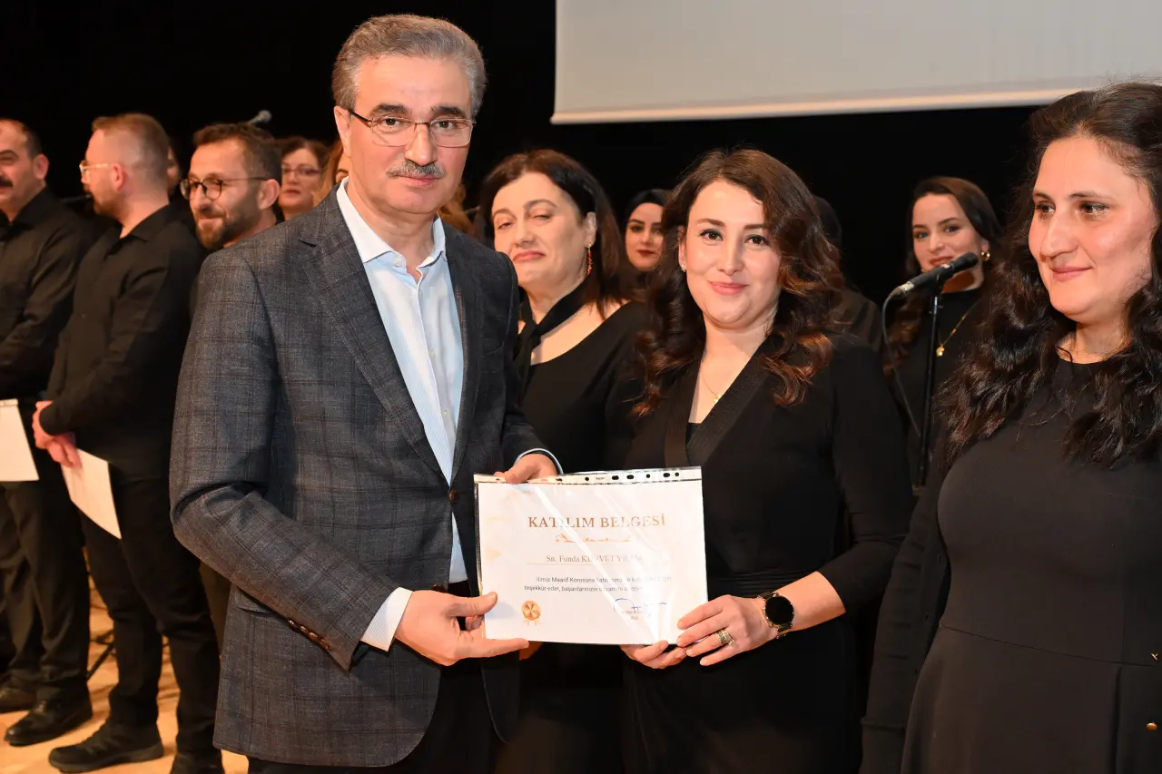 Gümüşhane’de sahne öğretmenlerin! Maarif Korosu’ndan unutulmaz sanat gecesi 38