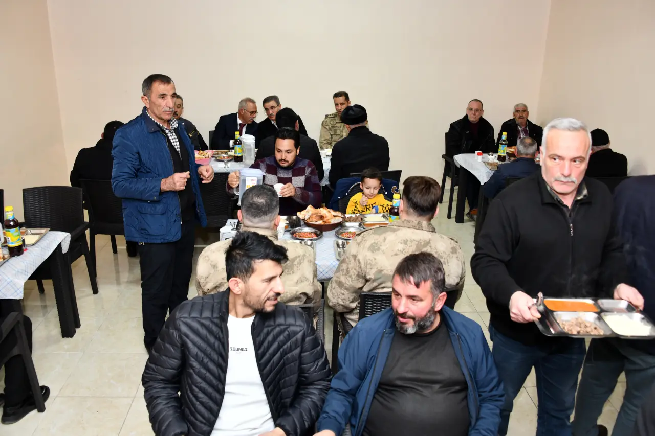 Vali Aydın Baruş, Kırıklı Köyü’nün 22 yıllık iftar geleneğine katıldı 5
