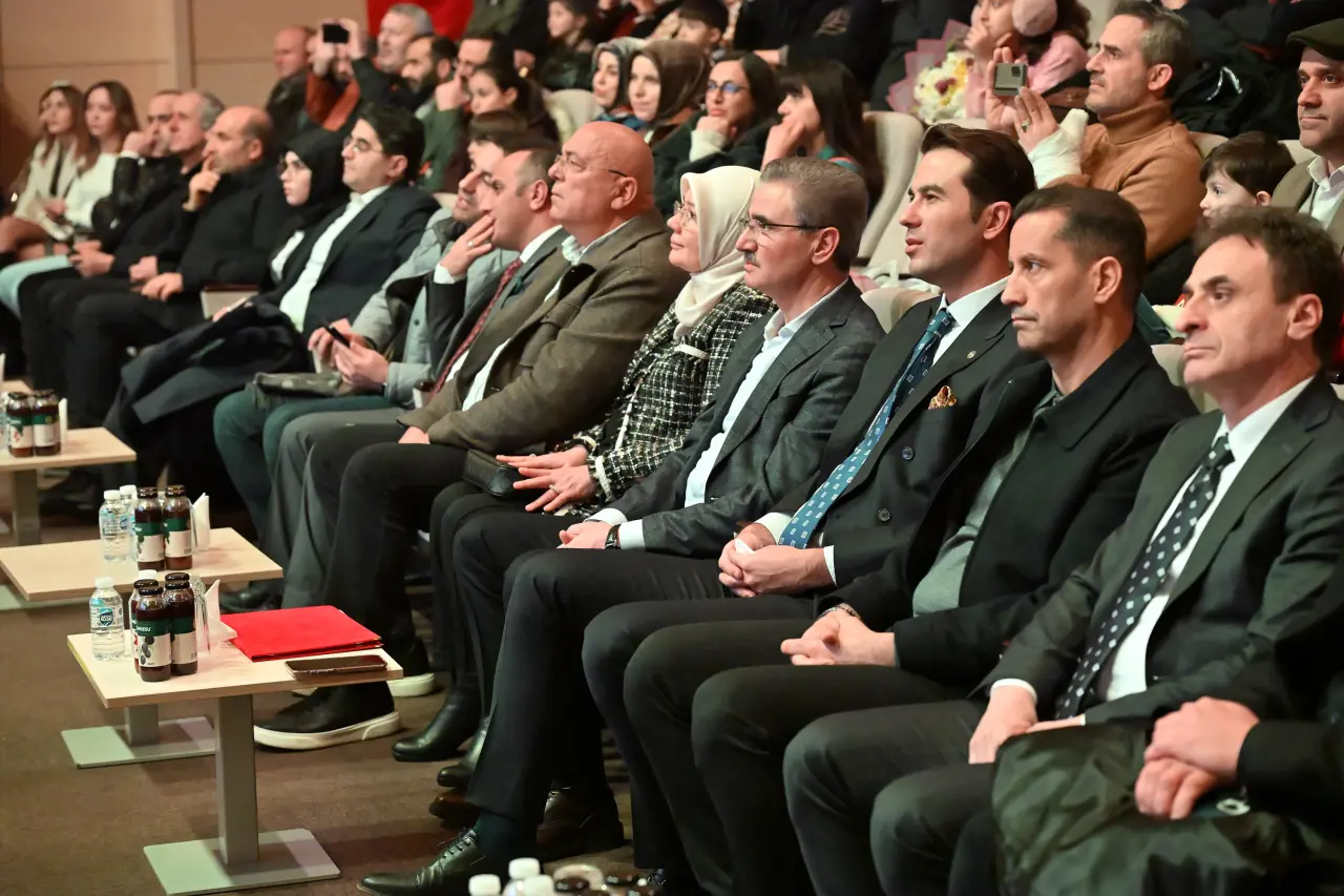 Gümüşhane’de sahne öğretmenlerin! Maarif Korosu’ndan unutulmaz sanat gecesi 22