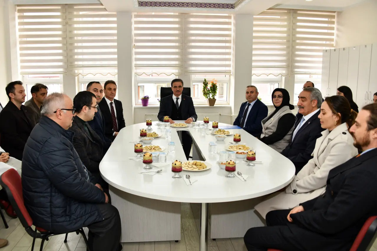 Vali Baruş’tan Hayme Ana Mesleki ve Teknik Anadolu Lisesi’ne Ziyaret 3