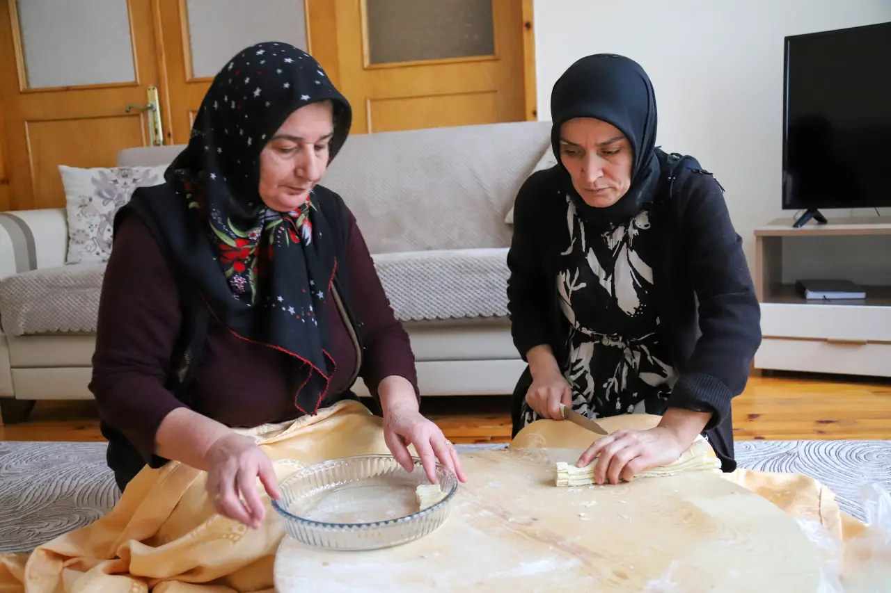 Ramazan sofralarının vazgeçilmezi Gümüşhane Sironu için imece mesaisi 8