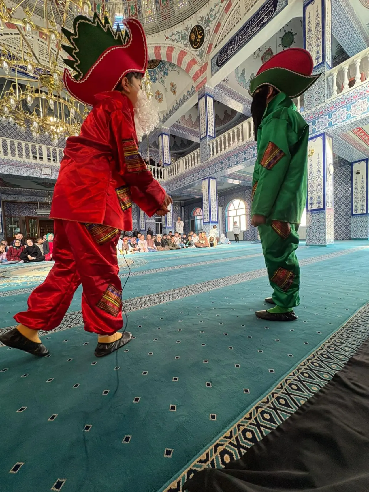 Gümüşhane’de çocuklar bu etkinliğe bayıldı! Hacivat ve Karagöz sahne aldı 2