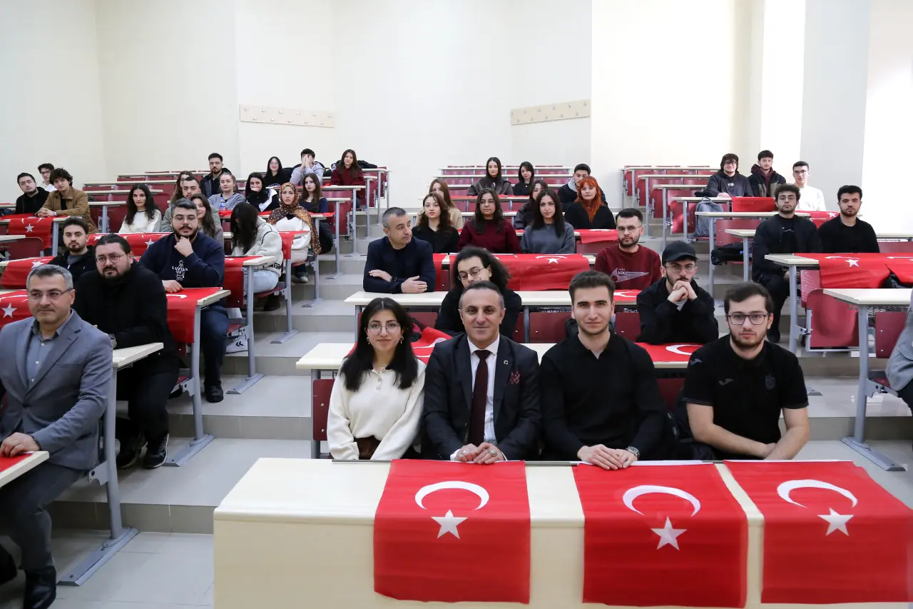 Gümüşhane Üniversitesi’nde ilk ders Türk Bayrağı’na ayrıldı 13