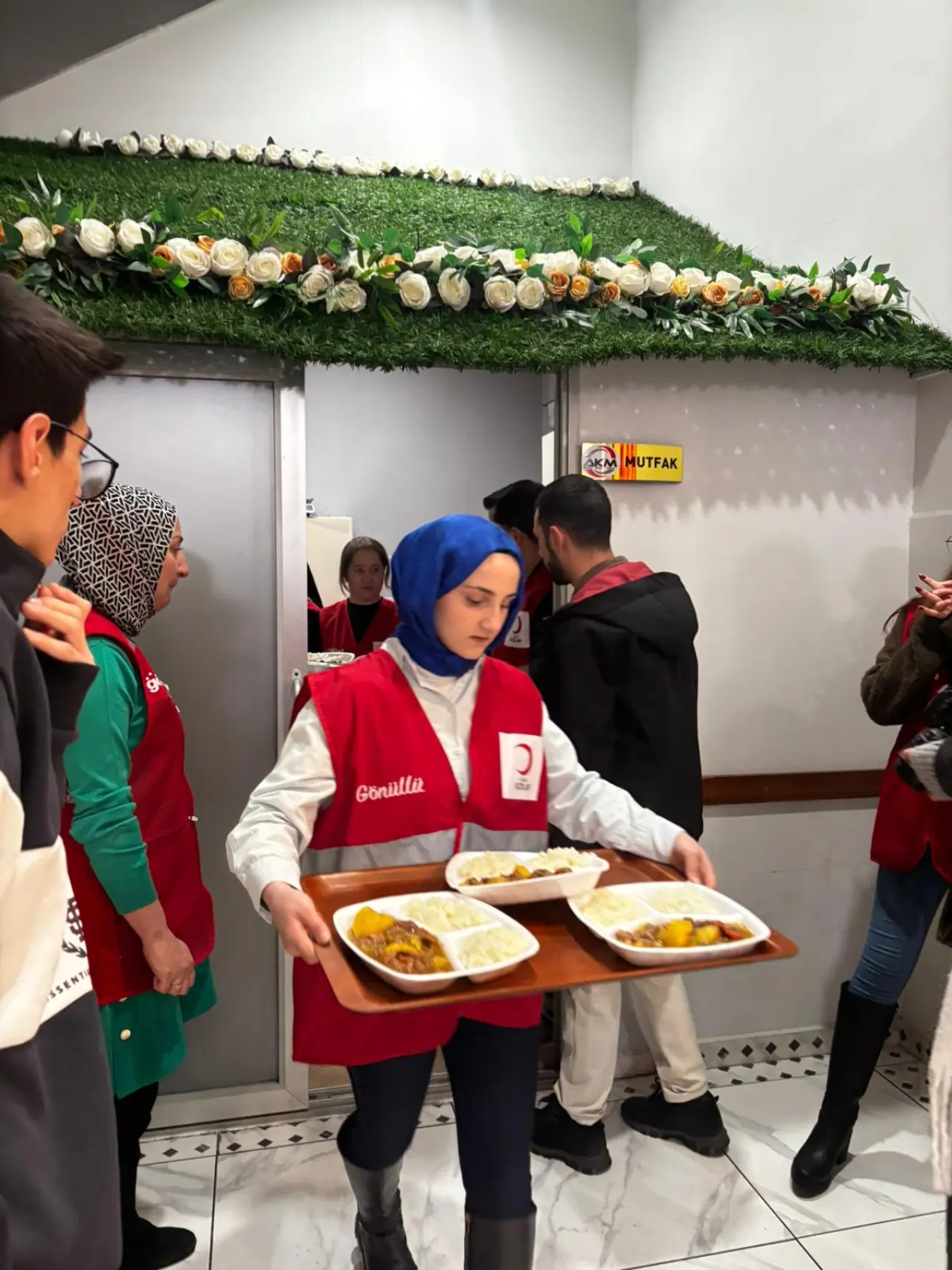 Gümüşhane’de Gönül Sofrası: Kızılay’dan 300 Kişilik "Anne Eli" İftarı 6