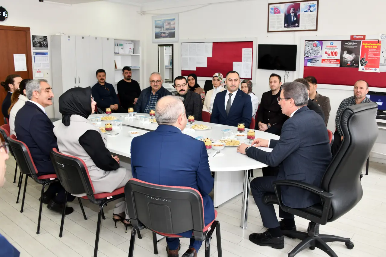 Vali Baruş’tan Hayme Ana Mesleki ve Teknik Anadolu Lisesi’ne Ziyaret 4