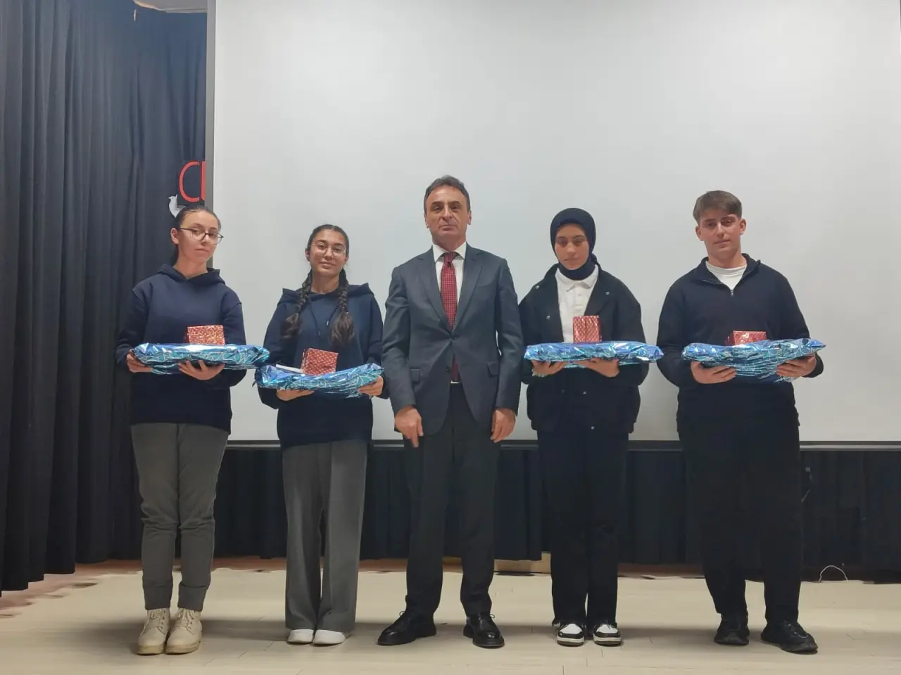 Gümüşhane'de Gençlerin "İstiklal" Yarışı: Şiran Fen Lisesi Şampiyon Oldu! 9