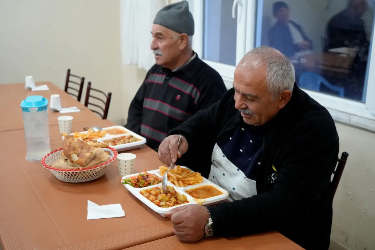 Bu köyden geçerken aracınızı durdururlarsa şaşırmayın! Sebebi takdir topluyor 6