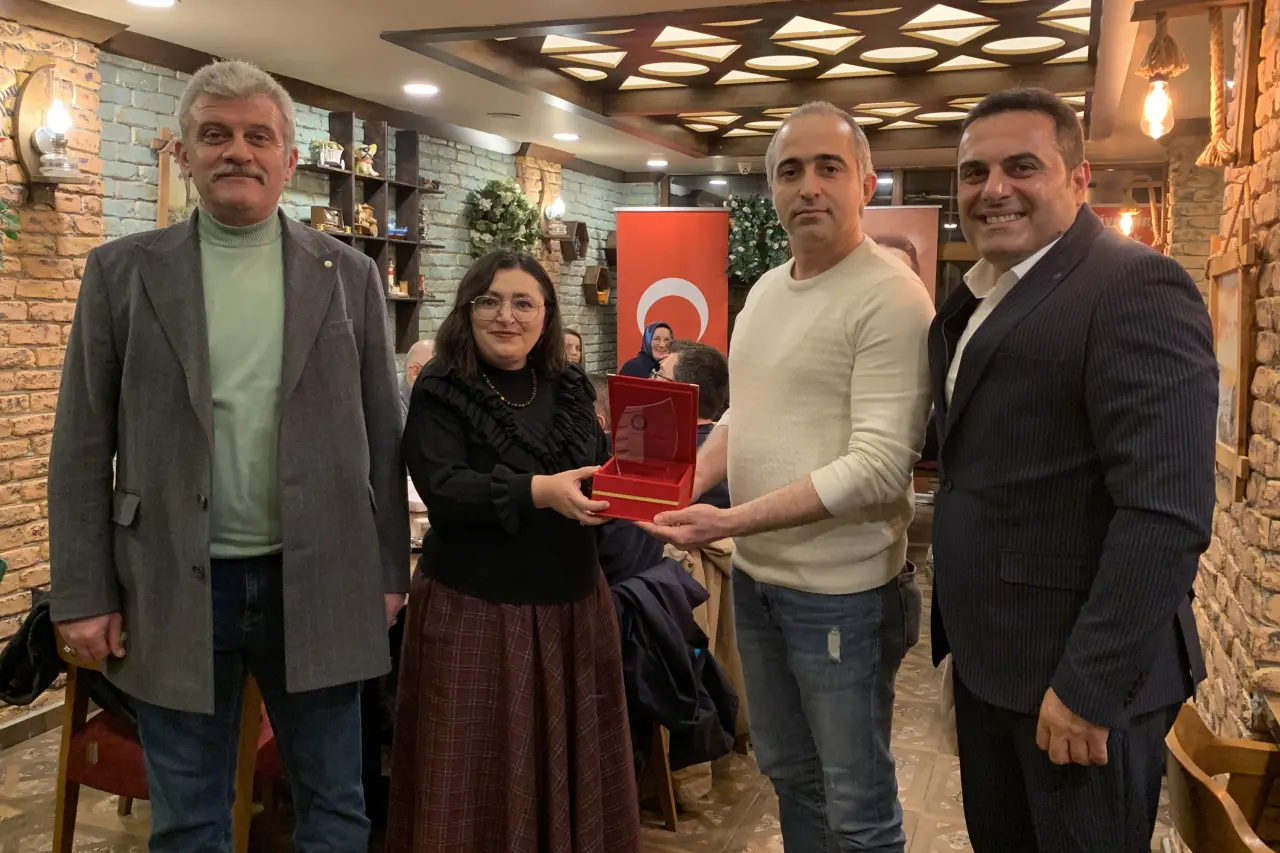 Eğitim-Bir-Sen’den Gümüşhane Üniversitesi’nin zirvedeki akademisyenlerine plaket 4