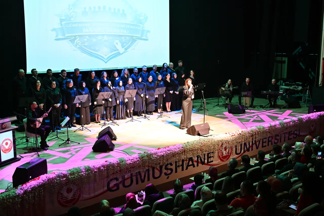 Gümüşhane’de sahne öğretmenlerin! Maarif Korosu’ndan unutulmaz sanat gecesi 25