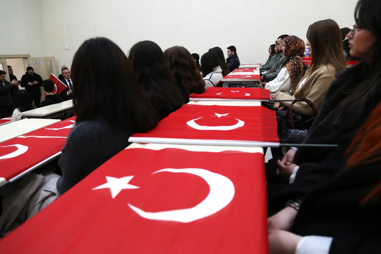 Gümüşhane Üniversitesi’nde ilk ders Türk Bayrağı’na ayrıldı 10