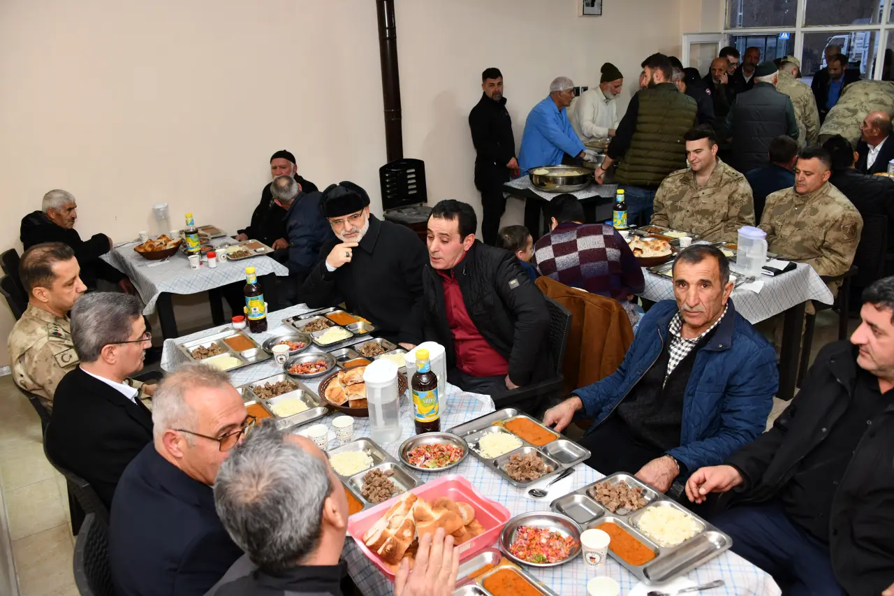 Vali Aydın Baruş, Kırıklı Köyü’nün 22 yıllık iftar geleneğine katıldı 8
