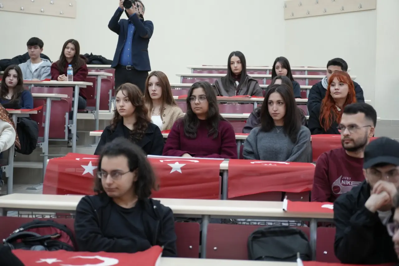 Gümüşhane Üniversitesi’nde ilk ders Türk Bayrağı’na ayrıldı 2
