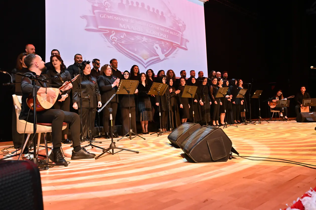 Gümüşhane’de sahne öğretmenlerin! Maarif Korosu’ndan unutulmaz sanat gecesi 27