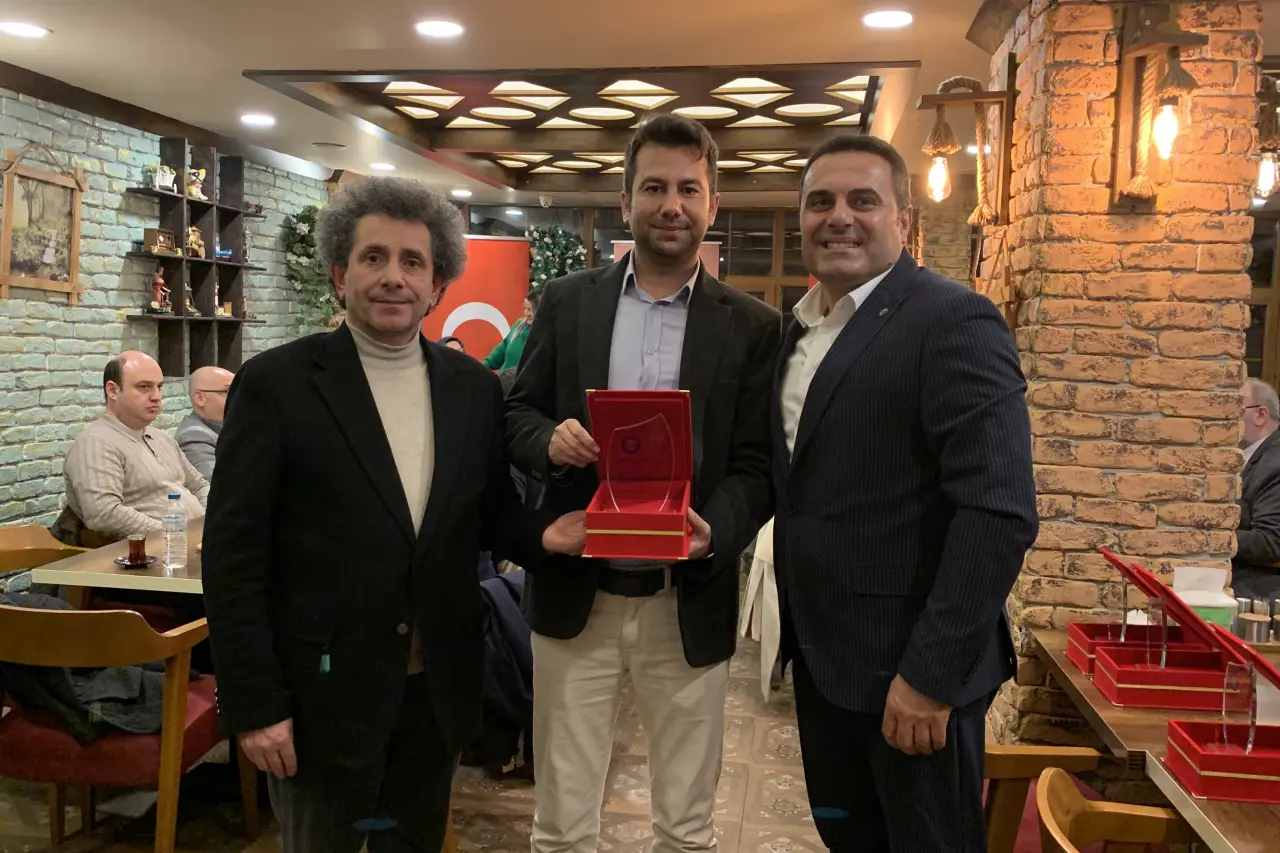 Eğitim-Bir-Sen’den Gümüşhane Üniversitesi’nin zirvedeki akademisyenlerine plaket 2