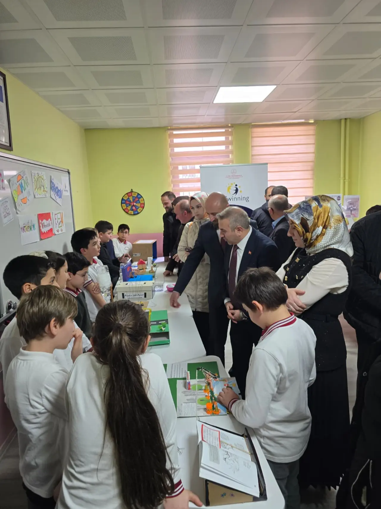 Aysın Rafet Ataç İlkokulu’nda Uluslararası "Yaşam Becerileri" Sergisi Düzenlendi 16