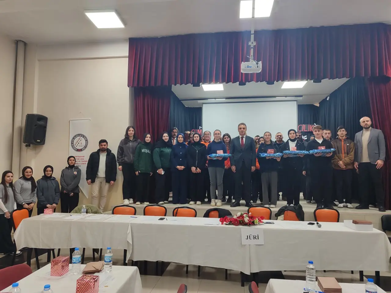 Gümüşhane'de Gençlerin "İstiklal" Yarışı: Şiran Fen Lisesi Şampiyon Oldu! 7