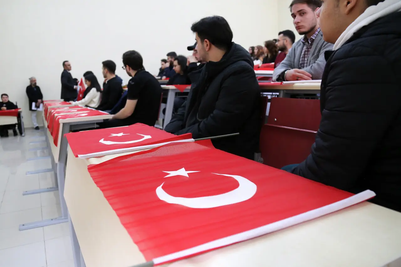 Gümüşhane Üniversitesi’nde ilk ders Türk Bayrağı’na ayrıldı 12