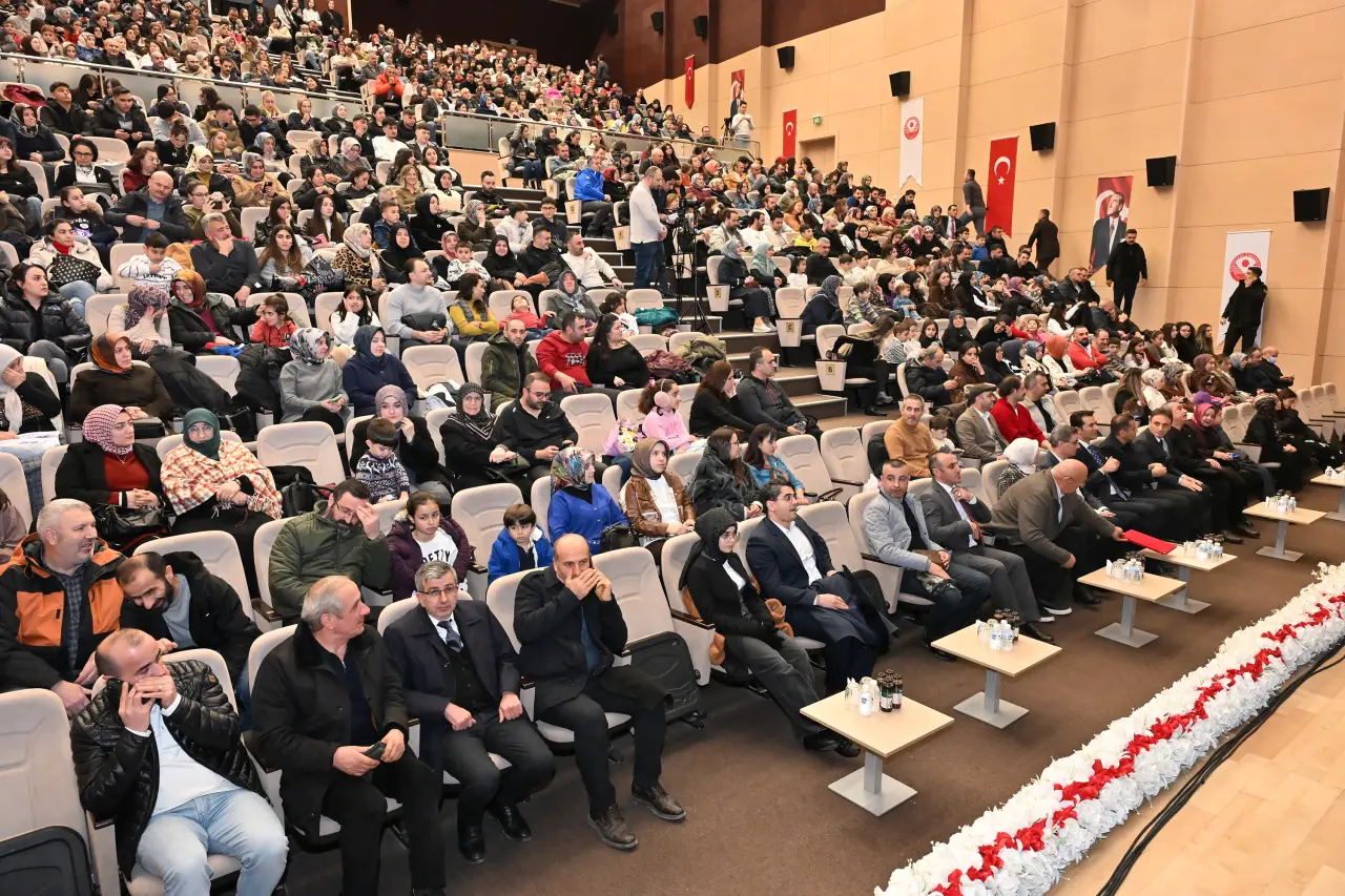 Gümüşhane’de sahne öğretmenlerin! Maarif Korosu’ndan unutulmaz sanat gecesi 12