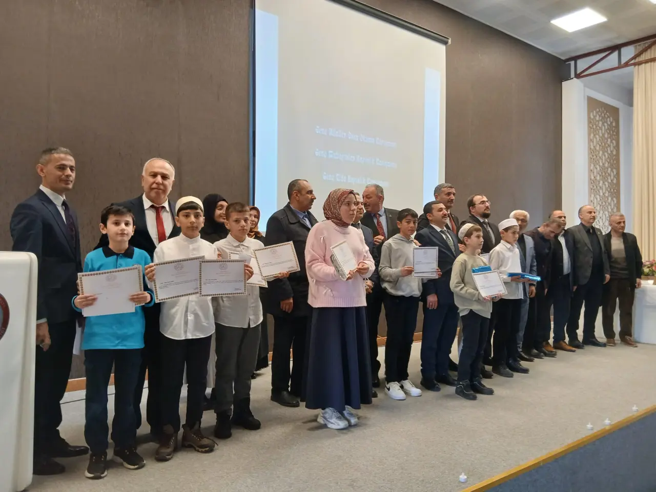 Genç Bilaller Ezan Okuma ve Hafızlık Yarışmaları Kelkit'te yapıldı 2