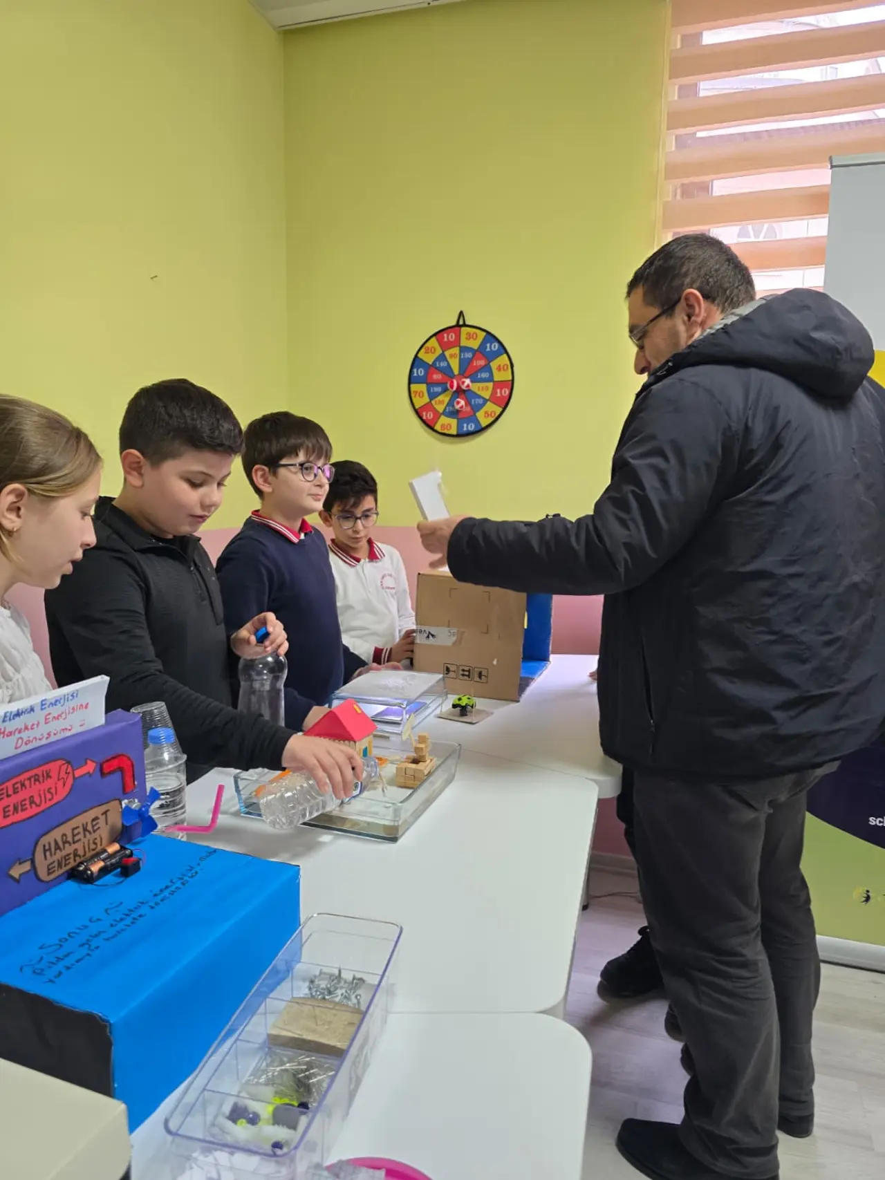 Aysın Rafet Ataç İlkokulu’nda Uluslararası "Yaşam Becerileri" Sergisi Düzenlendi 6