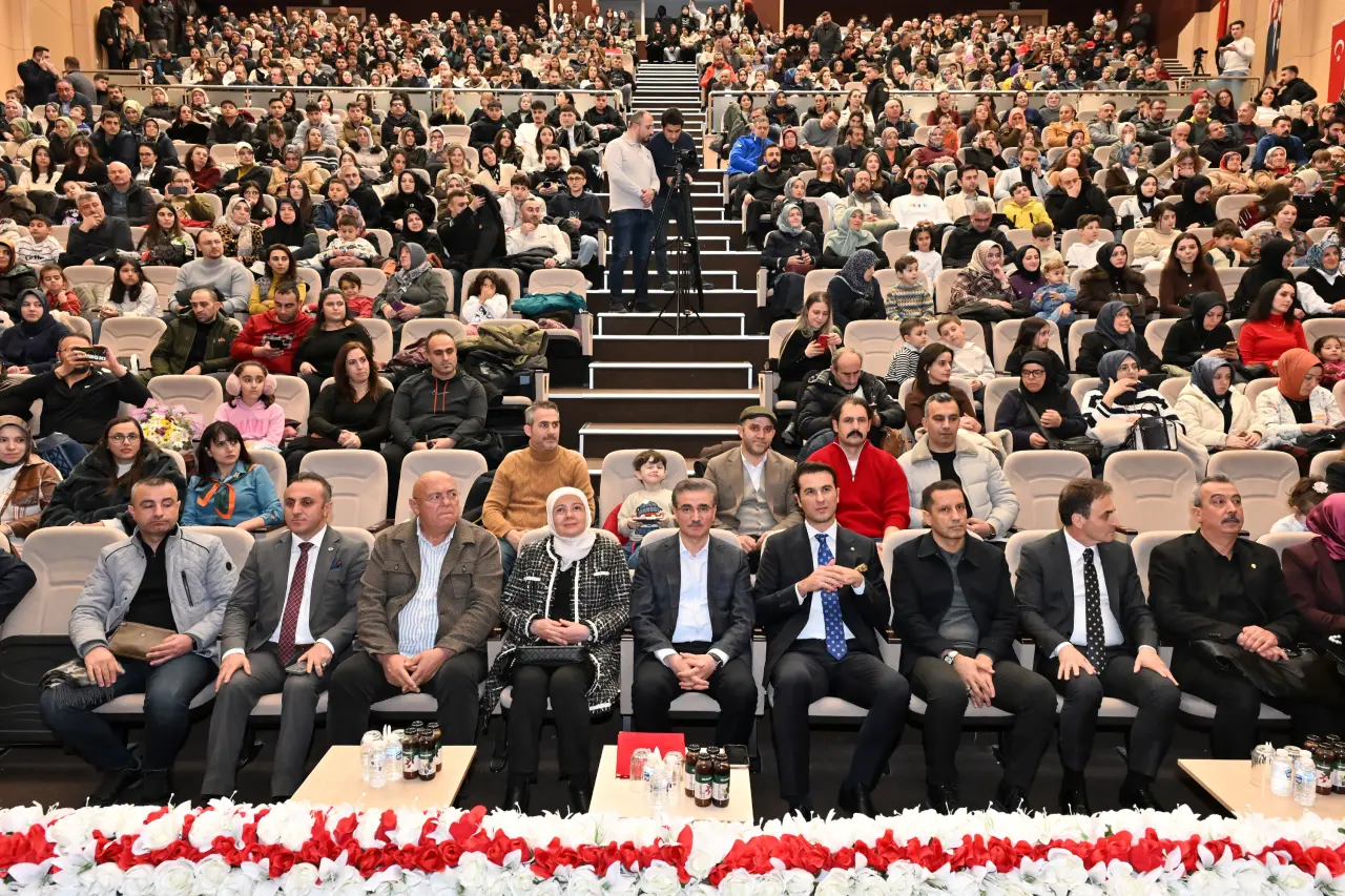 Gümüşhane’de sahne öğretmenlerin! Maarif Korosu’ndan unutulmaz sanat gecesi 3