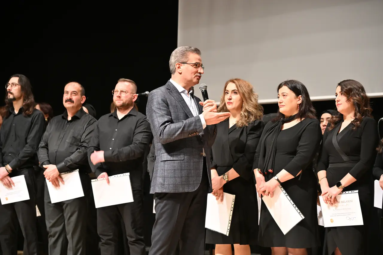 Gümüşhane’de sahne öğretmenlerin! Maarif Korosu’ndan unutulmaz sanat gecesi 48