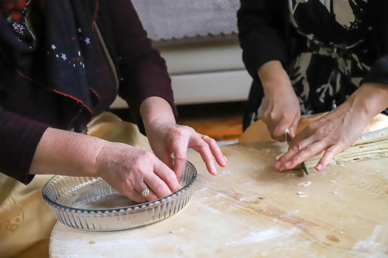 Ramazan sofralarının vazgeçilmezi Gümüşhane Sironu için imece mesaisi 7