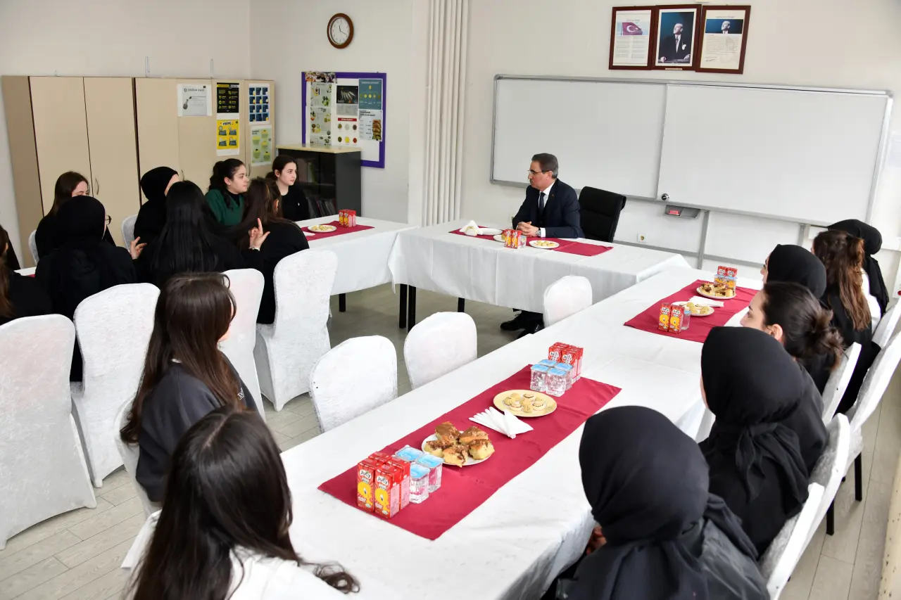Vali Baruş’tan Hayme Ana Mesleki ve Teknik Anadolu Lisesi’ne Ziyaret 10