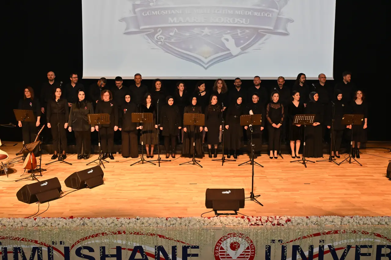 Gümüşhane’de sahne öğretmenlerin! Maarif Korosu’ndan unutulmaz sanat gecesi 15